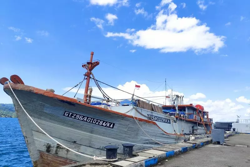 Guspurla Koarmada III amankan kapal pengangkut solar ilegal di Maluku Guspurla Koarmada III amankan kapal pengangkut solar ilegal di Maluku