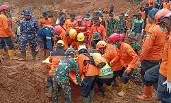 Tim SAR temukan satu korban tanah longsor di Cibeunying Cilacap Tim SAR temukan satu korban tanah longsor di Cibeunying Cilacap