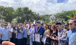 Tari Tuping 12 Wajah pecahkan rekor MURI dunia di Lamsel Fast 2025 Tari Tuping 12 Wajah pecahkan rekor MURI dunia di Lamsel Fast 2025