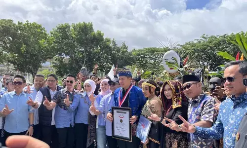 Tari Tuping 12 Wajah pecahkan rekor MURI dunia di Lamsel Fast 2025 Tari Tuping 12 Wajah pecahkan rekor MURI dunia di Lamsel Fast 2025