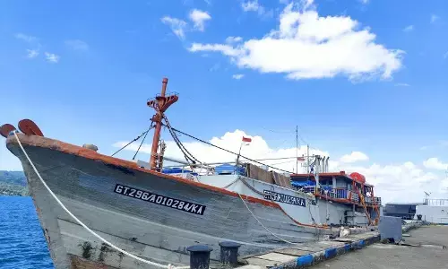 Guspurla Koarmada III amankan kapal pengangkut solar ilegal di Maluku Guspurla Koarmada III amankan kapal pengangkut solar ilegal di Maluku