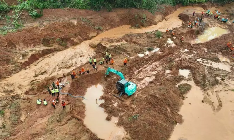 Balai desa dan sekolah jadi pusat pengungsian korban longsor Cilacap Balai desa dan sekolah jadi pusat pengungsian korban longsor Cilacap