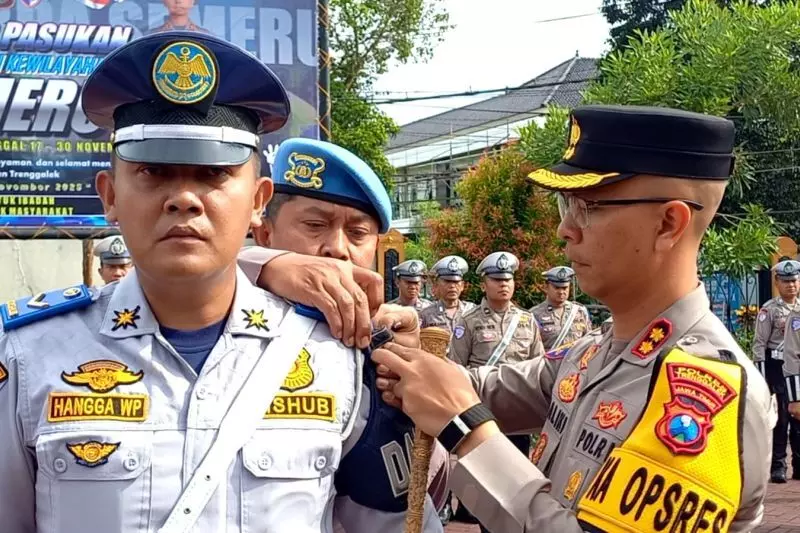 Polres Trenggalek kerahkan PJU dan kapolsek jadi irup di sekolah Polres Trenggalek kerahkan PJU dan kapolsek jadi irup di sekolah