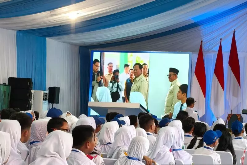 Prabowo luncurkan smartboard dukung digitalisasi pembelajaran Prabowo luncurkan smartboard dukung digitalisasi pembelajaran