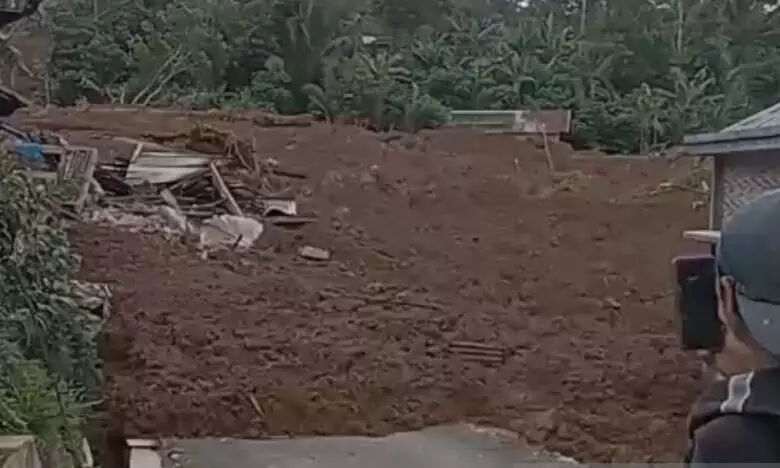 BNPB ungkap 45 orang masih terisolasi akibat longsor Banjarnegara BNPB ungkap 45 orang masih terisolasi akibat longsor Banjarnegara