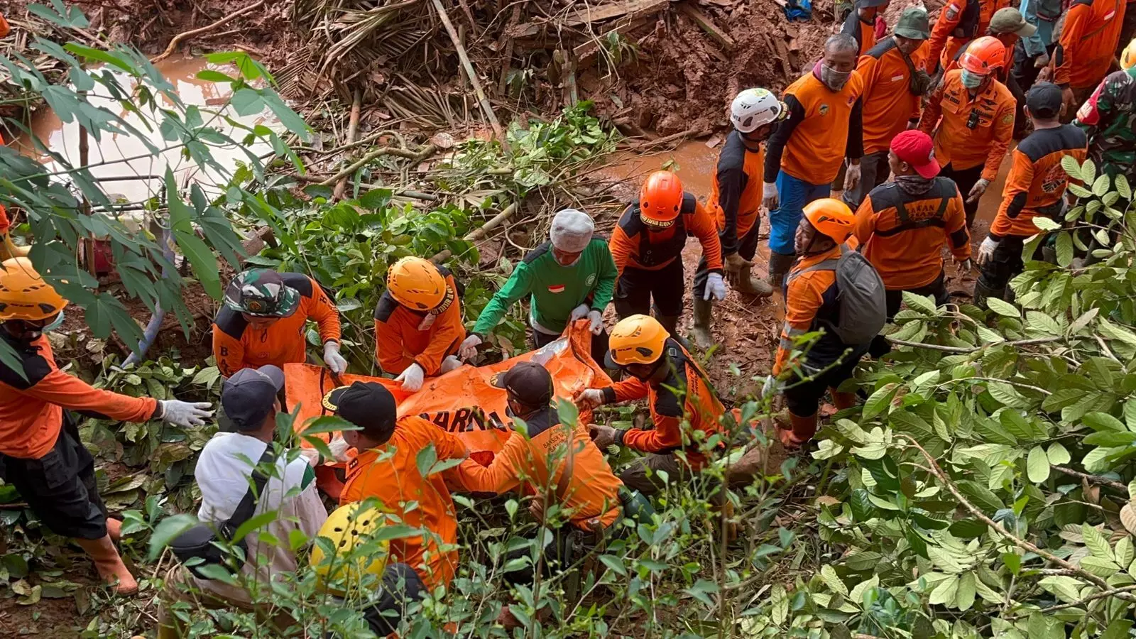 Evakuasi berlanjut, delapan korban longsor Cibeunying, Cilacap ditemukan pada hari ketiga