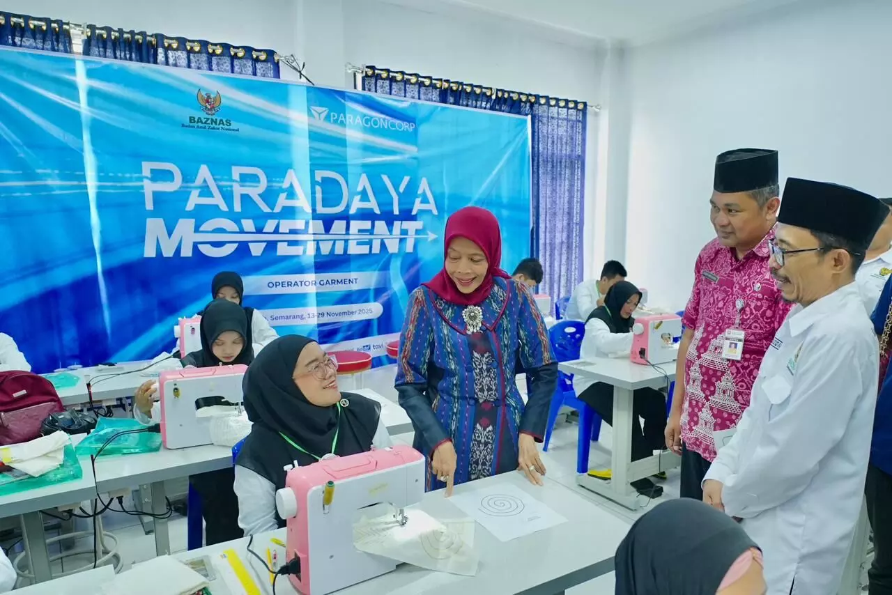 BAZNAS dan PT Paragon Technology and Innovation beri pelatihan menjahit bagi mustahik di Semarang BAZNAS dan PT Paragon Technology and Innovation beri pelatihan menjahit bagi mustahik di Semarang
