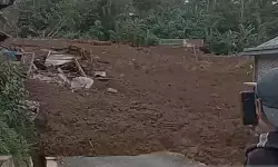 BNPB ungkap 45 orang masih terisolasi akibat longsor Banjarnegara BNPB ungkap 45 orang masih terisolasi akibat longsor Banjarnegara