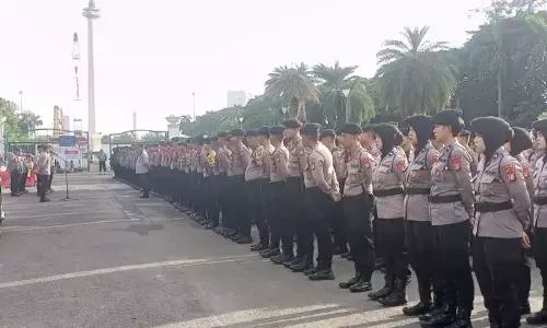 Unjuk rasa buruh di kawasan Monas, polisi kerahkan 1.963 personel Unjuk rasa buruh di kawasan Monas, polisi kerahkan 1.963 personel