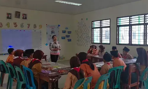 Guru Kristen mengajar di madrasah: Apriyanti, teladan moderasi beragama dari Tapanuli Utara Guru Kristen mengajar di madrasah: Apriyanti, teladan moderasi beragama dari Tapanuli Utara