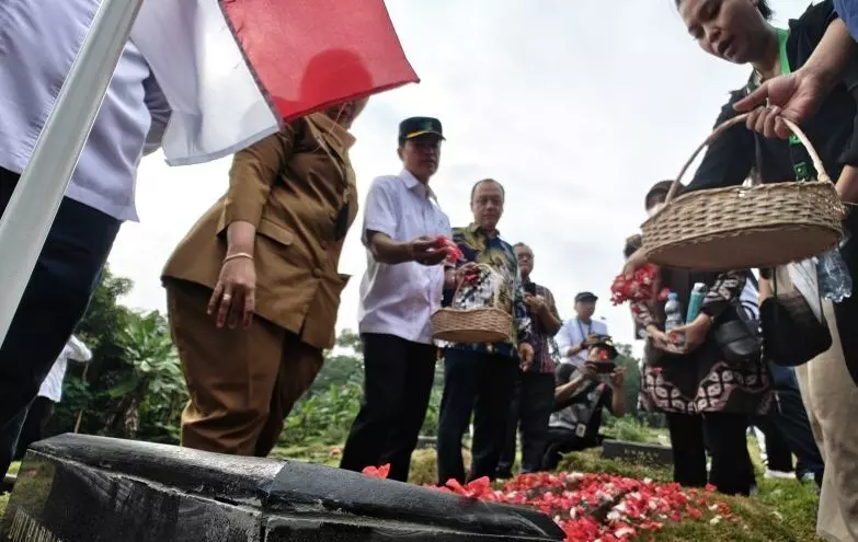 Wamenkes: Tabur bunga di HKN kenang 2.087 nakes gugur saat COVID-19 Wamenkes: Tabur bunga di HKN kenang 2.087 nakes gugur saat COVID-19