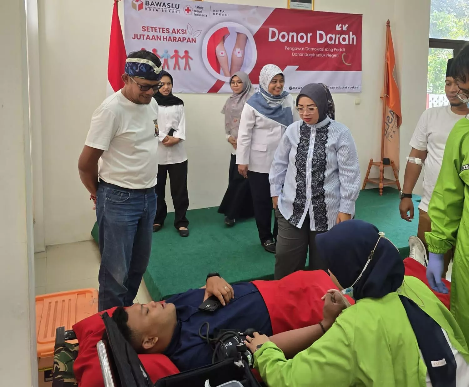 Bawaslu Kota Bekasi dan PMI gelar donor darah peringati Hari Pahlawan Bawaslu Kota Bekasi dan PMI gelar donor darah peringati Hari Pahlawan