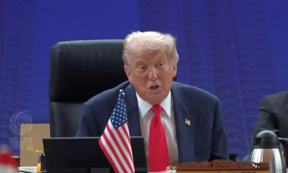 Trump pertimbangkan langkah militer ke Venezuela Trump pertimbangkan langkah militer ke Venezuela