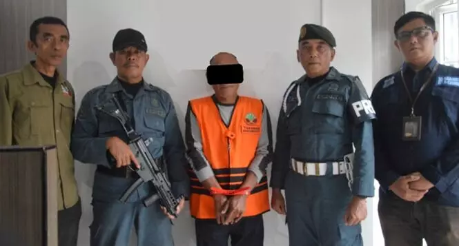 Gakkum Kehutanan amankan pelaku pembuangan sampah di hutan produksi Gakkum Kehutanan amankan pelaku pembuangan sampah di hutan produksi