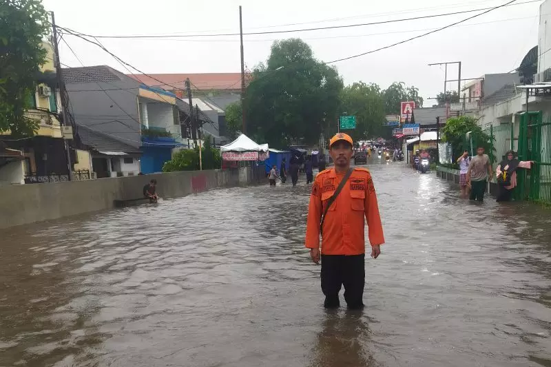 Sebagian wilayah Tangsel dilanda banjir akibat hujan deras