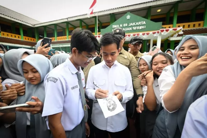 Kunjungi SMAN 69, Wapres: MBG fondasi tingkatkan prestasi siswa Kunjungi SMAN 69, Wapres: MBG fondasi tingkatkan prestasi siswa