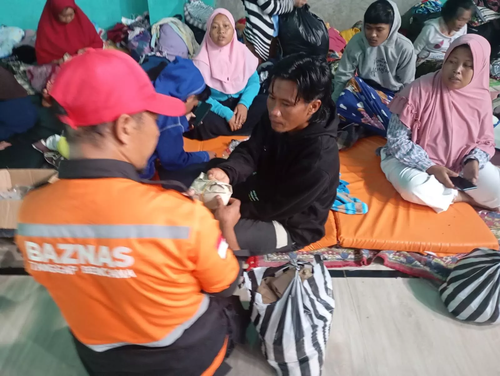 BAZNAS RI distribusikan 1.500 porsi makanan siap saji untuk pengungsi longsor Banjarnegara