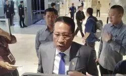 Menkum: Polisi yang terlanjur duduk di jabatan sipil tak perlu mundur Menkum: Polisi yang terlanjur duduk di jabatan sipil tak perlu mundur