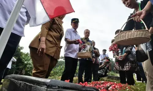 Wamenkes: Tabur bunga di HKN kenang 2.087 nakes gugur saat COVID-19 Wamenkes: Tabur bunga di HKN kenang 2.087 nakes gugur saat COVID-19