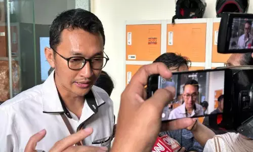 KPK panggil tiga pramusaji terkait segel rumdin Gubernur Riau KPK panggil tiga pramusaji terkait segel rumdin Gubernur Riau