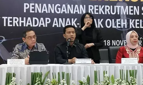 Densus 88 tangkap lima tersangka perekrut anak ke kelompok terorisme Densus 88 tangkap lima tersangka perekrut anak ke kelompok terorisme