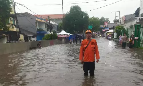 Sebagian wilayah Tangsel dilanda banjir akibat hujan deras