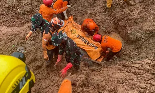 Hari keenam pencarian, dua korban wanita kembali ditemukan di Worksite B2 Hari keenam pencarian, dua korban wanita kembali ditemukan di Worksite B2