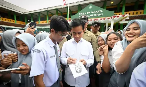 Kunjungi SMAN 69, Wapres: MBG fondasi tingkatkan prestasi siswa