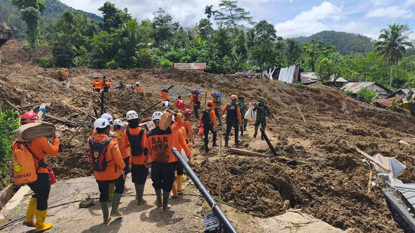 Pencarian hari ke-3 longsor Situkung terkendala tanah labil, Tim SAR fokus kurangi kubangan air berbahaya