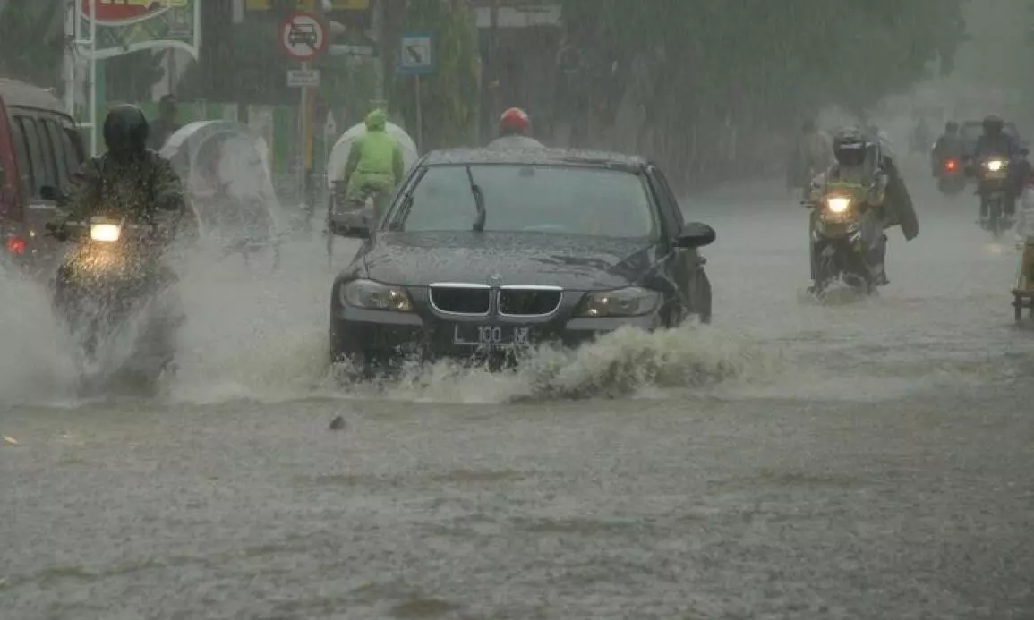Pemprov DKI tingkatkan mitigasi banjir demi antisipasi cuaca ekstrem Pemprov DKI tingkatkan mitigasi banjir demi antisipasi cuaca ekstrem