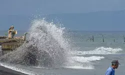 Warga NTB diimbau waspada banjir rob saat bulan baru Warga NTB diimbau waspada banjir rob saat bulan baru