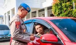 Tak hanya masyarakat, anggota Polri dan ASN Polres Tegal Kota juga dirazia Propam