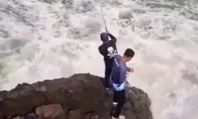 Satu dari dua pemancing yang hilang tersapu ombak, ditemukan tewas Satu dari dua pemancing yang hilang tersapu ombak, ditemukan tewas