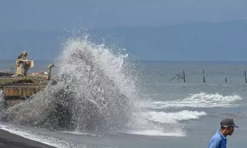 Warga NTB diimbau waspada banjir rob saat bulan baru
