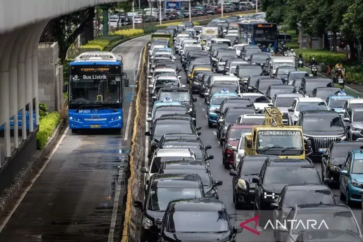 Wa Ode Herlina: Kenaikan tarif Transjakarta harus berbasis peningkatan layanan Wa Ode Herlina: Kenaikan tarif Transjakarta harus berbasis peningkatan layanan