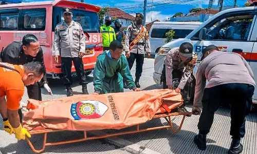 Pemasang baliho tewas tersengat listrik di Tegal Barat, Polisi selidiki penyebabnya Pemasang baliho tewas tersengat listrik di Tegal Barat, Polisi selidiki penyebabnya