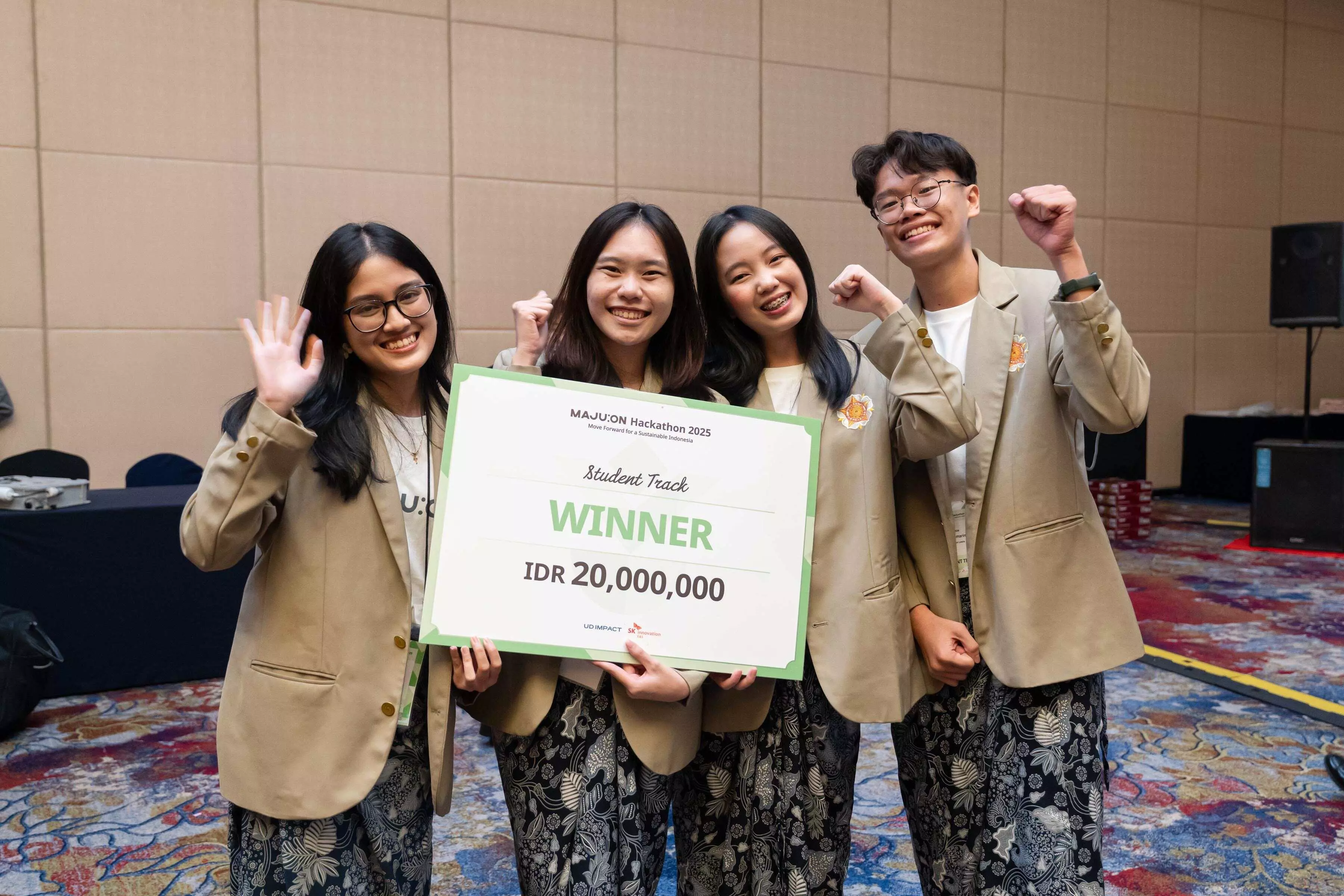 Hackathon 2025 adu 100 talenta muda di bidang lingkungan