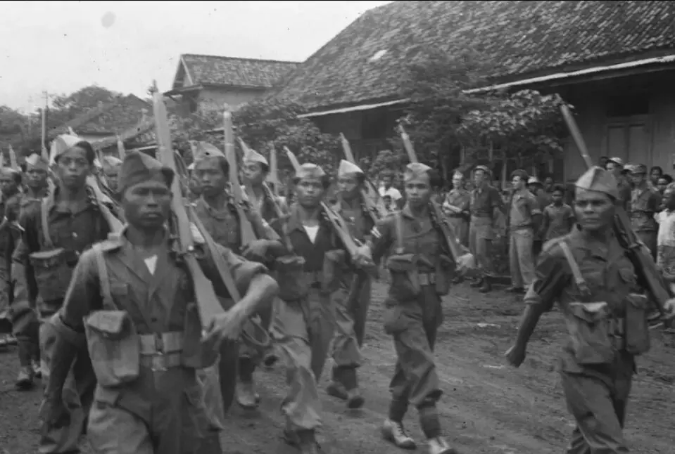 21 November 1945: Tentara Indonesia cegat sekutu di Stasiun Cikampek 21 November 1945: Tentara Indonesia cegat sekutu di Stasiun Cikampek