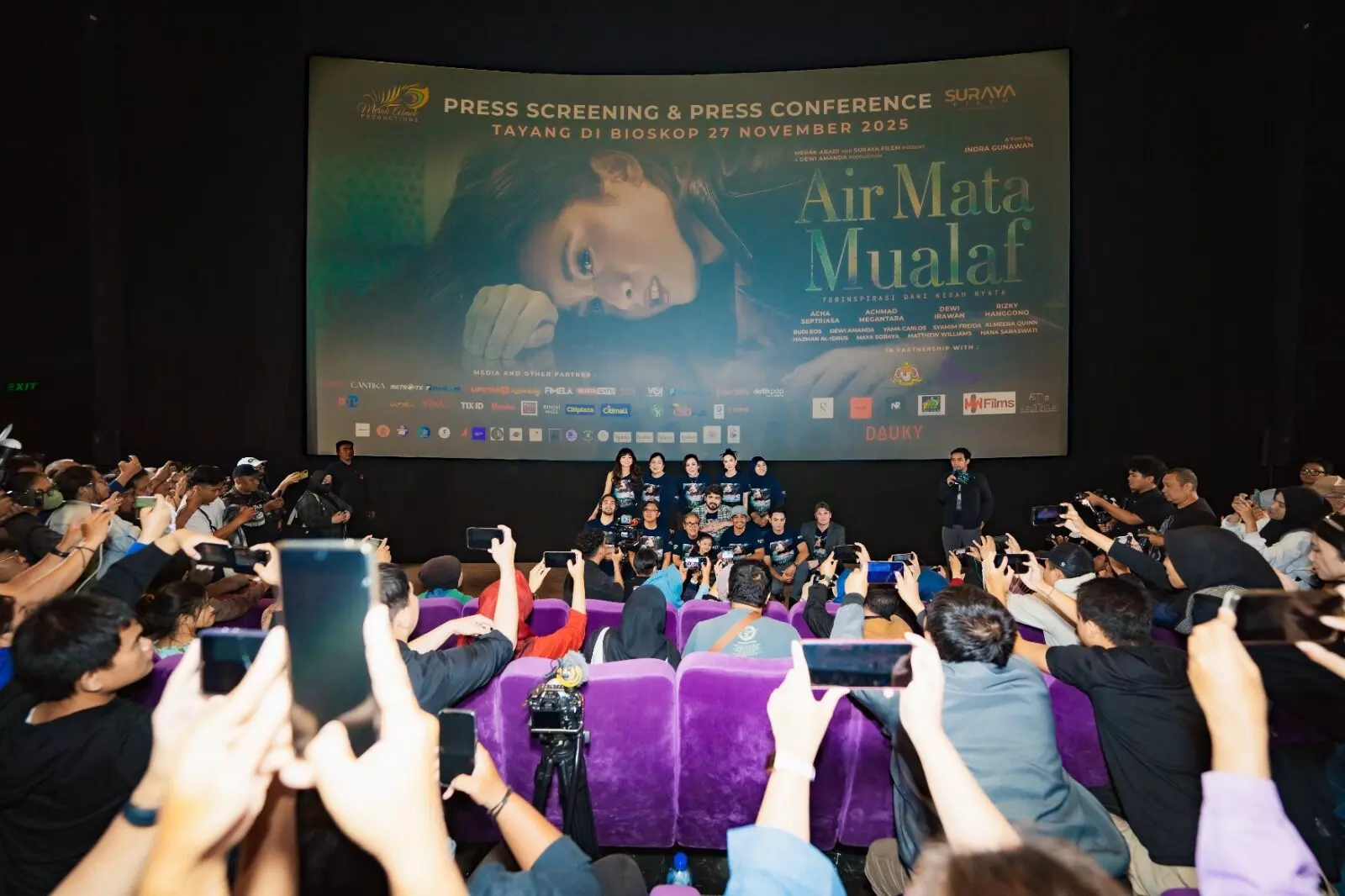 Film Air Mata Mualaf: ketika cinta diuji, perbedaan bisa jadi ruang belajar Film Air Mata Mualaf: ketika cinta diuji, perbedaan bisa jadi ruang belajar