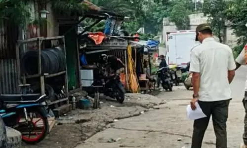 Satpol PP tindak 179 bangunan liar di akses Tol Karawang Barat Satpol PP tindak 179 bangunan liar di akses Tol Karawang Barat