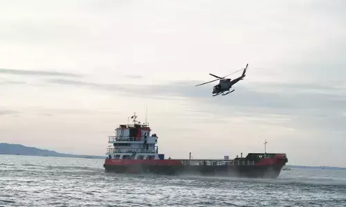 Kolaborasi TNI AL dan AU tangkap dua kapal pembawa pasir timah ilegal