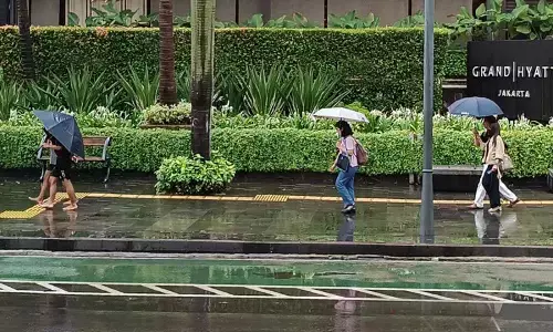 Prakiraan BMKG hujan ringan di Jakarta pada siang hari