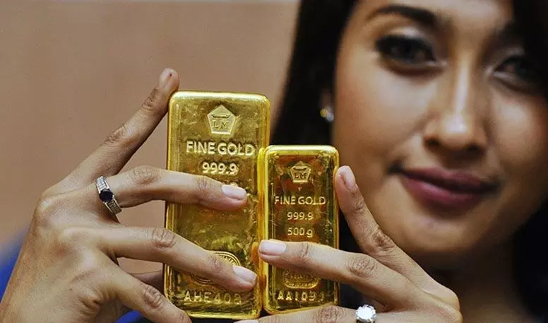 Harga emas Antam Jumat ini turun Rp16.000 jadi Rp2,348 juta per gram