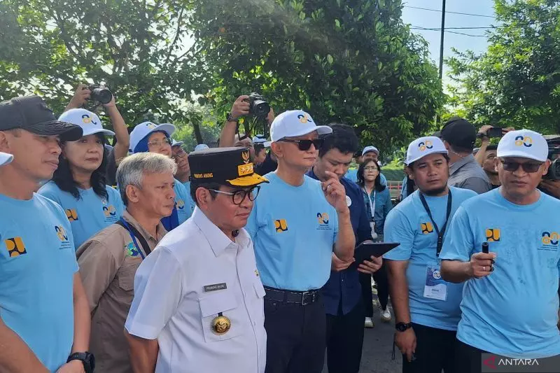 Rayakan Hari Bakti, Kementerian PU bersihkan sungai Ciliwung