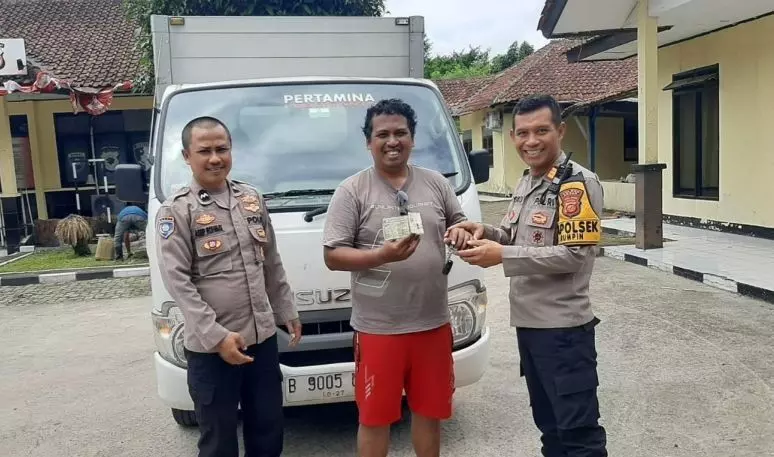 Polsek Rumpin serahkan kembali mobil box hilang ke pemilik