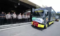 Polda Jatim kirim 5 truk bantuan Erupsi Semeru dan kerahkan 300 personel