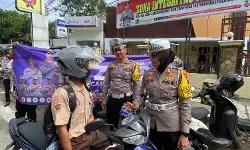 Operasi Zebra Candi, Satlantas Polres Tegal beri edukasi dan helm gratis