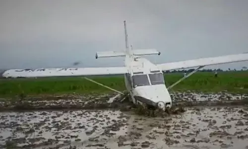 Lima awak pesawat kecil yang jatuh di Karawang selamat Lima awak pesawat kecil yang jatuh di Karawang selamat