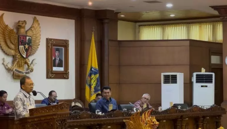 Keselarasan regulasi pusat–daerah dan prasyarat stabilitas ekonomi Keselarasan regulasi pusat–daerah dan prasyarat stabilitas ekonomi