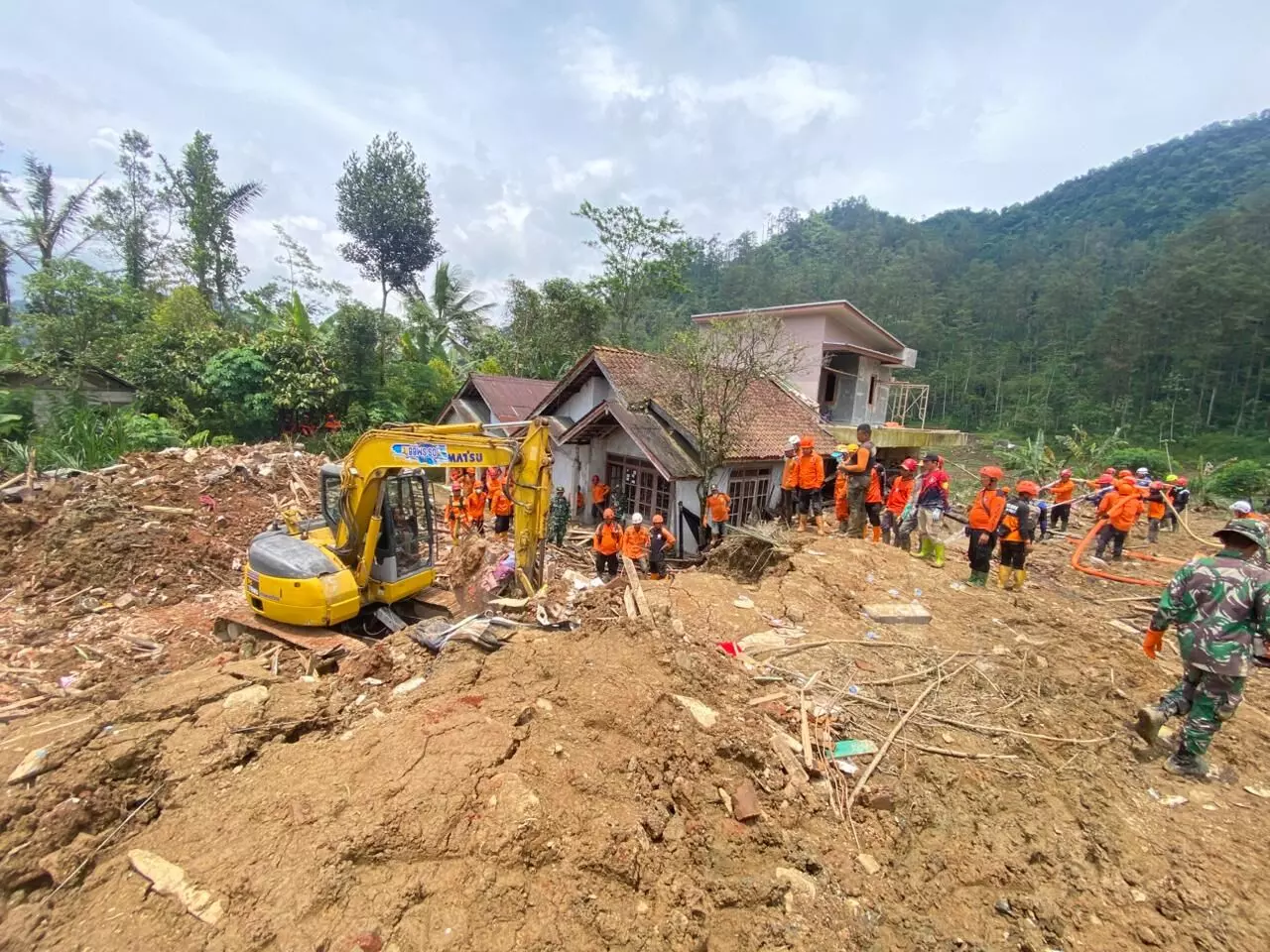 Tim SAR terus fokus cari korban longsor Banjarnegara